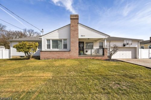 15 5th Ave, Manville, NJ 08835-1321