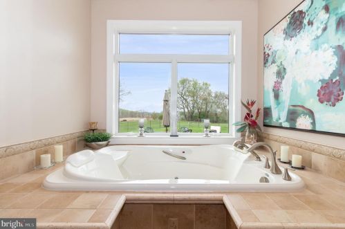 253 Bonnybrook Rd, Carlisle PA 17013-4214 exterior