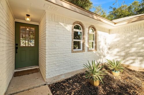 902 Acorn Oaks Dr, Austin TX  78745-5541 exterior