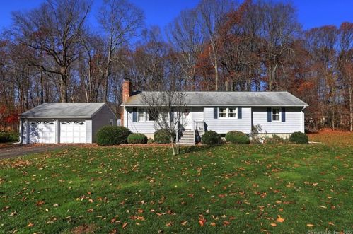 89 Osborn Ln, Upper Stepney, CT 06468-2510
