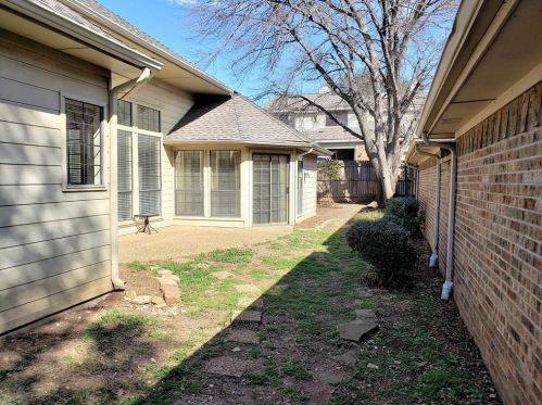 2733 Sedgeway Ln, Carrollton TX 75006-2157 exterior