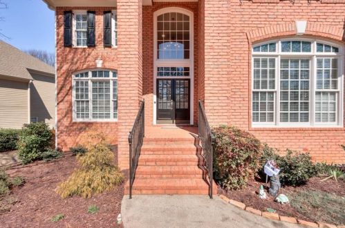 2049 Kinsmon Dr, Marietta, GA 30062-8138