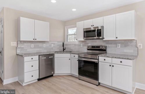 379 Ferry Rd, Fredericksburg, VA 22405-2802
