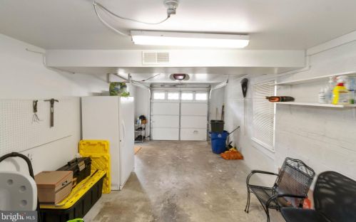 6717 Holford Ln, Springfield VA  22152-2935 exterior