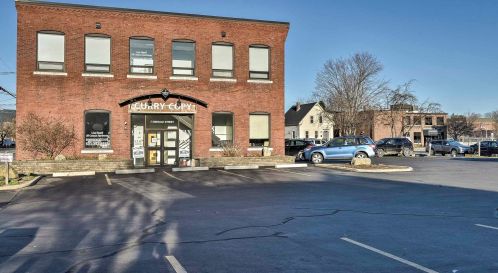 7 Emerald St, Keene, NH 03431-3648