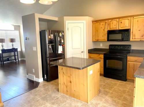 492 Quincy Ave, Ogden UT  84404-3894 exterior