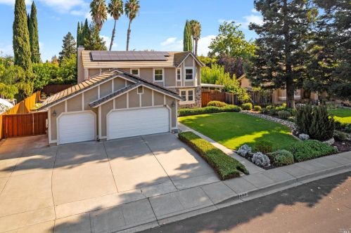 136 Stonegate Dr, Vacaville, CA 95687-9400