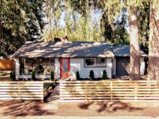 14303 Courtland Pl, Seattle, WA 98133-7127
