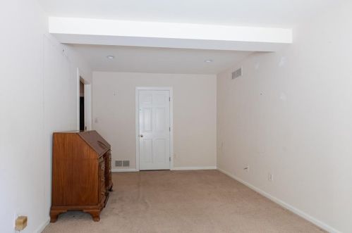 31 Mooregate Sq, Atlanta GA  30327-1539 exterior