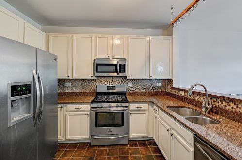 904 Genesee Dr, Naperville, IL 60563-4115