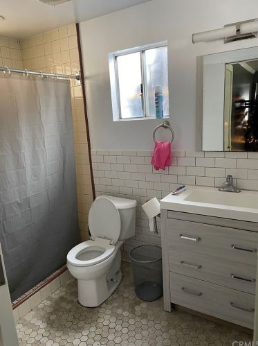 4706 118 St, Hawthorne CA 90250-2130 exterior