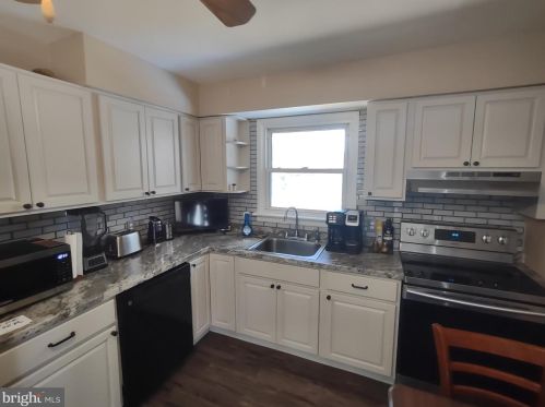 3 Sepulga Dr, Browns Mills, NJ 08015-6507