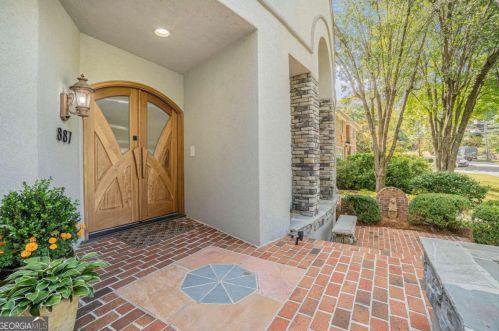 887 Berkshire Rd, Atlanta GA  30324-4929 exterior