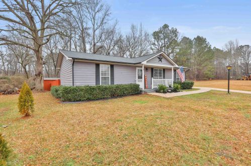 3 Magnolia Dr, Newnan, GA 30263-3115