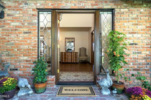 2972 Hawkridge Dr, Glendale, CA 91214-1346