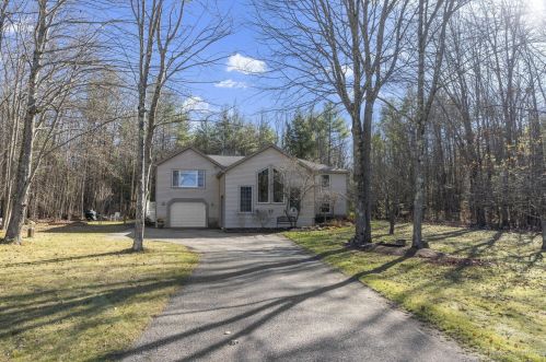 33 Pleasant Dr, Berwick, ME 03901-2428