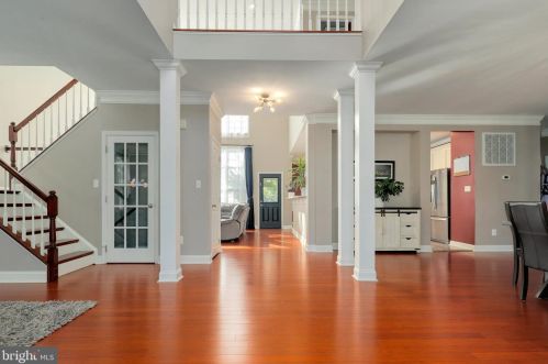 819 Santmyer Dr, Leesburg, VA 20175-5606