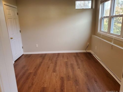 24 Mohawk Trl, Sandy Hook CT  06482-1438 exterior