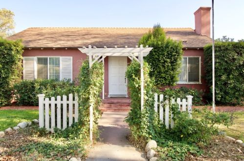 3020 Cedar St, Riverside, CA 92501-2330