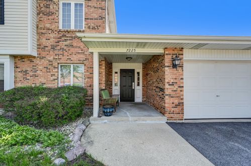7225 Willow Way Ln, Willowbrook, IL 60527-5562