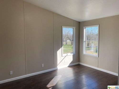 401 Troell St, Seguin TX 78155-7241 exterior