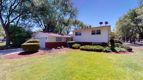1101 Barberry Ln, Mount Prospect, IL 60056-1459