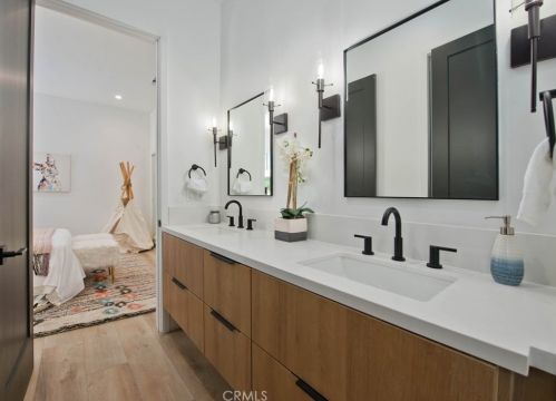 926 Valley St, Burbank CA  91505-2738 exterior