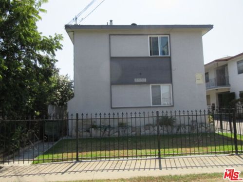 3228 113th St, Inglewood, CA 90303-2827