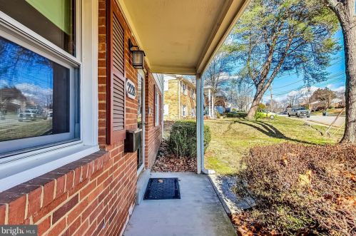 2228 Emporia St, Woodbridge, VA 22191-2517
