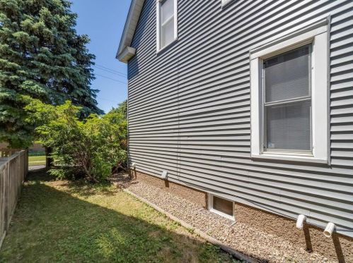 464 Earl St, Saint Paul MN  55106-5632 exterior