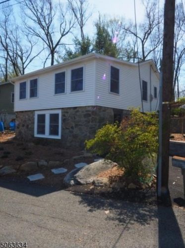 1 Hickory Trl, Andover, NJ 07821-3111