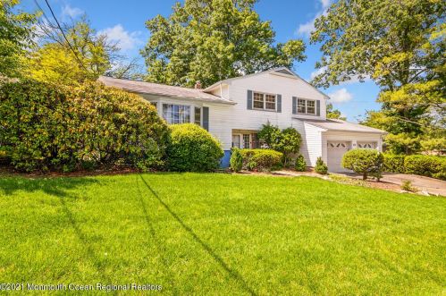 29 Chestnut Rd, Town Center, NJ 07052-2632