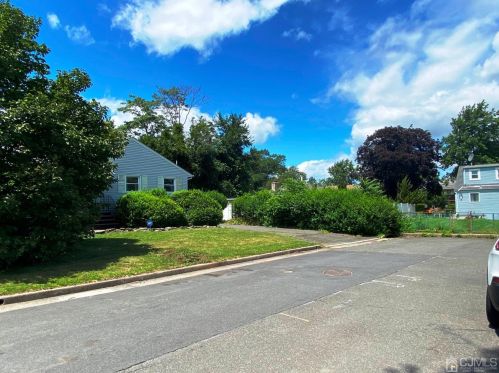 14 Lewis Pl, Piscataway, NJ 08854-2606
