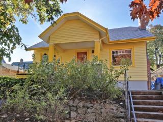 1726 Willamette Blvd, Portland, OR 97217-4415