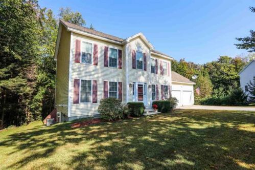 48 Winterberry Ln, Weare, NH 03281-4923