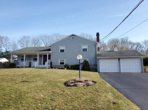 18 Sherwood Dr, Westerly, RI 02891-3702