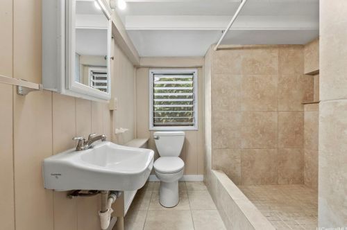 3430 Kaohinani Dr, Honolulu HI  96817-1022 exterior