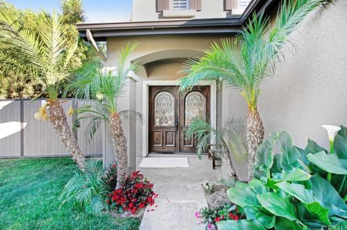 8730 Foxhollow Dr, Anaheim CA  92808-1674 exterior