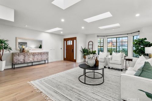 17089 Westport Dr, Huntington Beach CA  92649-4246 exterior