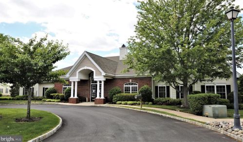 6 Hummingbird Dr, Trenton NJ  08690-3557 exterior