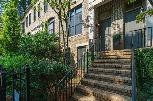 69 Honour Ave, Atlanta GA  30305-1119 exterior