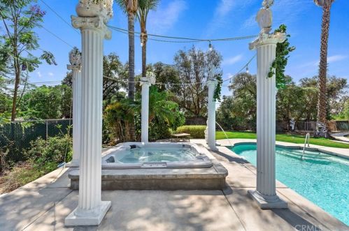 1678 Southport Dr, Riverside CA  92506-5449 exterior