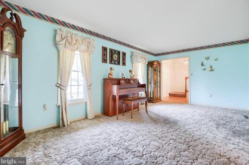 1542 Jefferson Ct, Lancaster PA  17602-1244 exterior