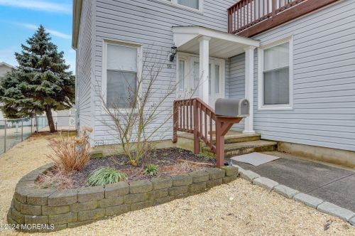 16 Pennsylvania Ave, Lavallette, NJ 08735-2409