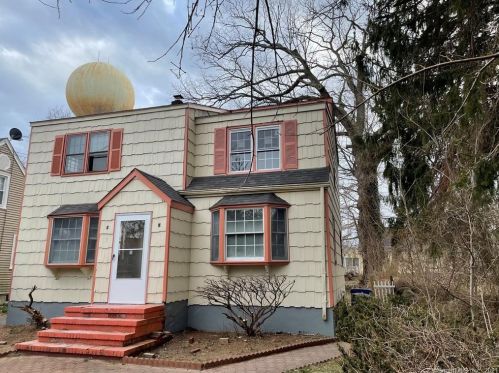 17 Hadik Pkwy, Norwalk CT  06854-3410 exterior