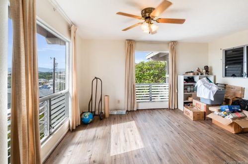 1561 Meyers St, Honolulu HI  96819-2514 exterior