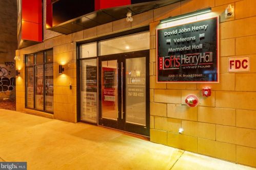 2209 Broad St, Philadelphia PA 19148-2916 exterior