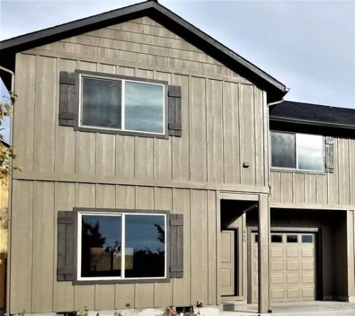 455 Brookstone Dr, Prineville, OR 97754-3220