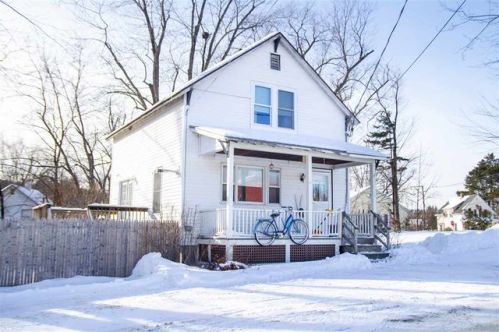 5 Overland St, Laconia, NH 03246-3728