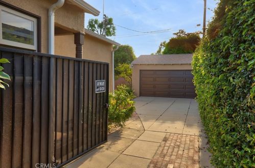 1205 Cleveland Rd, Glendale CA  91202-2602 exterior